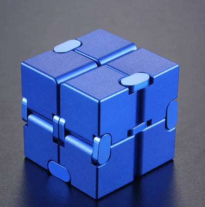 Unlimited Rotation Alloy Cube