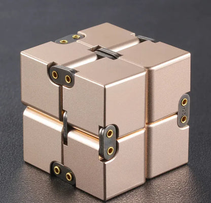 Unlimited Rotation Alloy Cube