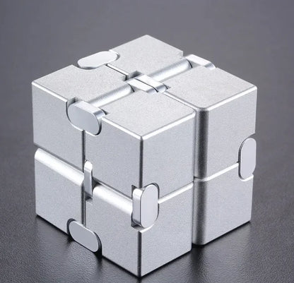 Unlimited Rotation Alloy Cube