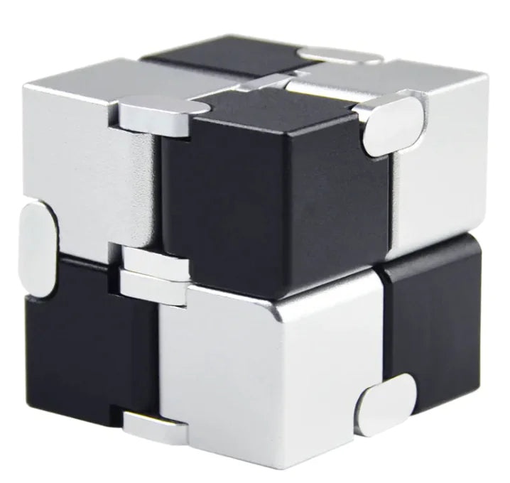 Unlimited Rotation Alloy Cube