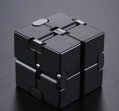 Unlimited Rotation Alloy Cube