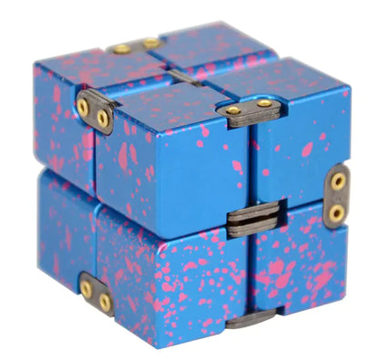 Unlimited Rotation Alloy Cube